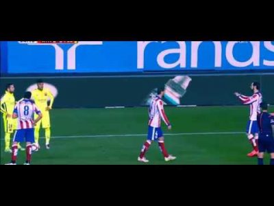 juanfran makes the gesture of quot7quot to neymar in reference to 1 7 defeat. youtube 1422536001gnk48
