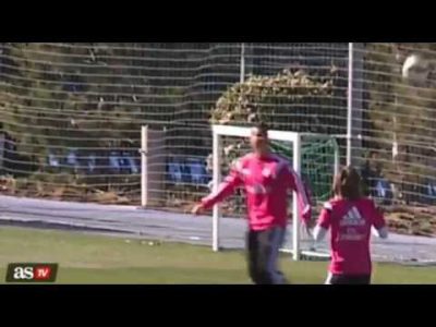 cristiano ronaldo and luka modric lark about with effortless skill in rondos game youtube 14257178524kng8