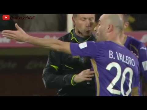 fiorentina and milan players try carrying on after injured referee steps off pitch youtube 1426591880ng48k