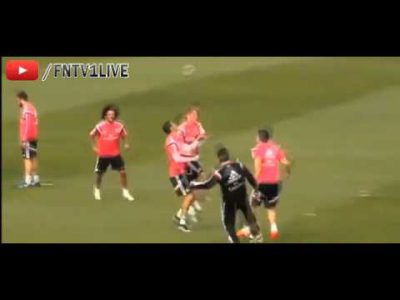 cristiano ronaldo amp marcelo play head tennis in the middle of rondo youtube 1430040467g4kn8