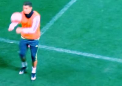 Cristiano Ronaldo hits no look pass and pass off his back in Real Madrid training