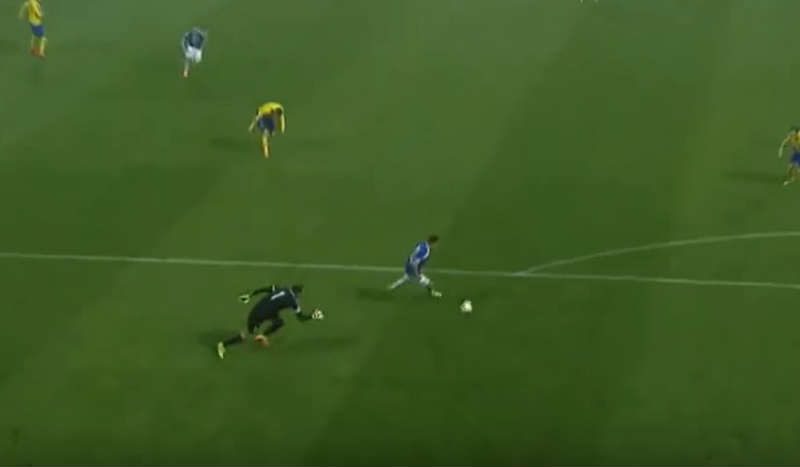 Lišiacky gól roka, brankár v Poľsku si nevšimol za chrbtom protihráča 1 spekulant