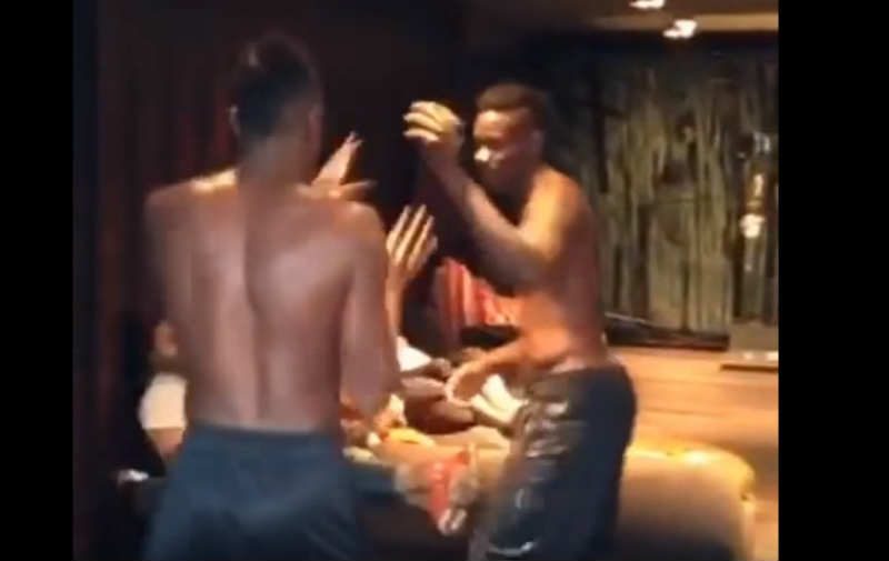 Takto sa baví bláznivý Balotelli s bratom, drsné facky priamo v obývačke 1 balo