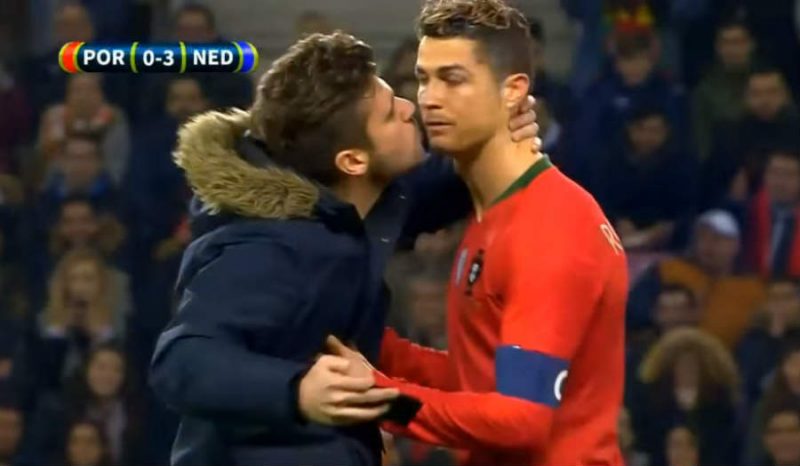 ronaldo kiss