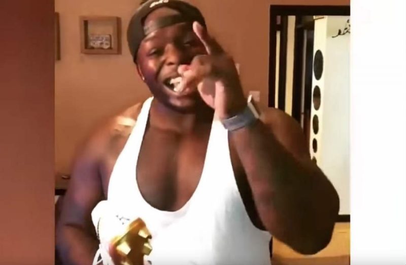 Video: Najsilnejší futbalista sveta Akinfenwa poslal Sergiovi Ramosovi poriadne drsný odkaz 1 akinfenwa