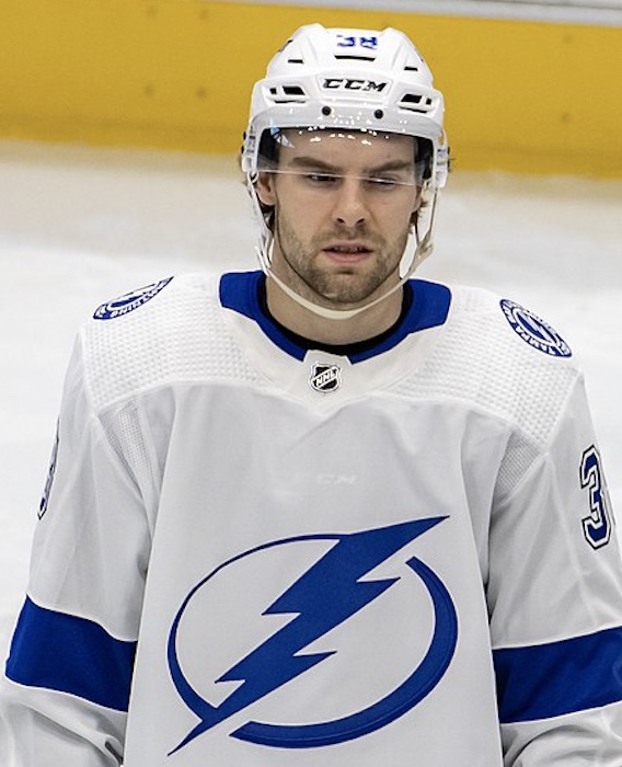 Hagel rozhodol hetrikom v závere. Tampa vyhrala štvrtý zápas po sebe 1 Brandon Hagel v drese Tampa Bay Lightning počas rozkorčuľovania