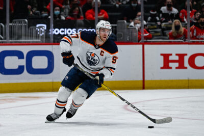 Connor McDavid počas zápasu Edmontonu Oilers