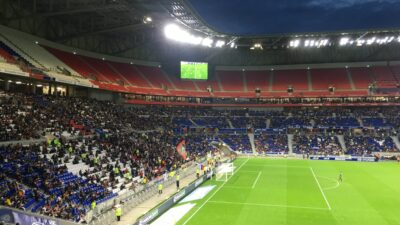 Hracia plocha a tribúny Groupama Stadium v Lyone, archívna fotografia z roku 2019