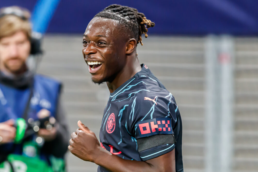 Manchester City umlčal Anfield. Liverpool zdolal 3:0 1 Jérémy Doku oslavuje gól v drese Manchester City