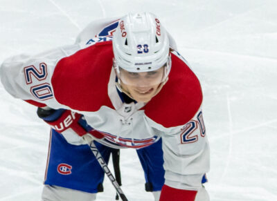 Juraj Slafkovský v drese Montreal Canadiens počas vhadzovania