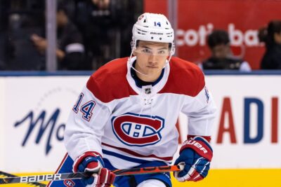 Nick Suzuki v drese Montreal Canadiens počas zápasu